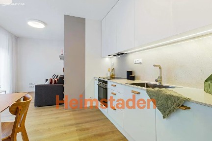 Pronájem bytu 1+kk 34 m² Vrbenského, Praha - Holešovice