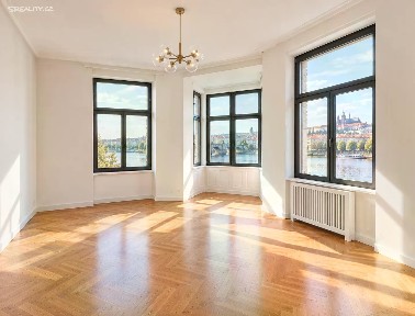 Pronájem bytu 3+kk 84 m² Alšovo nábřeží, Praha - Staré Město