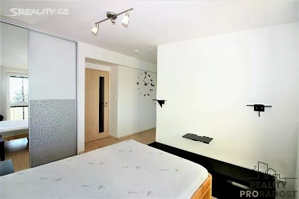 Pronájem bytu 1+1 28 m² Vídeňská třída, Znojmo