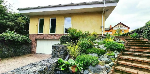 Prodej rodinného domu 330 m², pozemek 600 m² Pod Strání, Podolanka