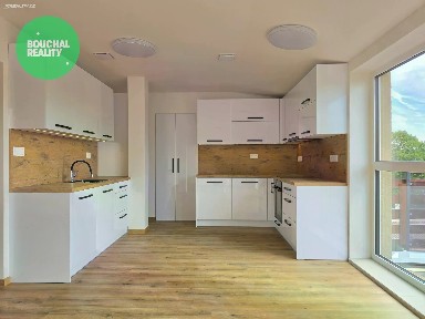 Pronájem bytu 4+kk 100 m²