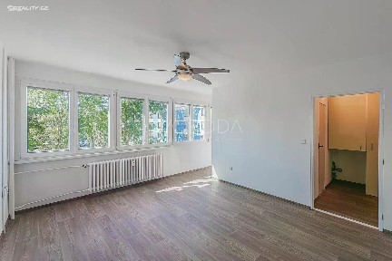 Pronájem bytu 1+kk 27 m²