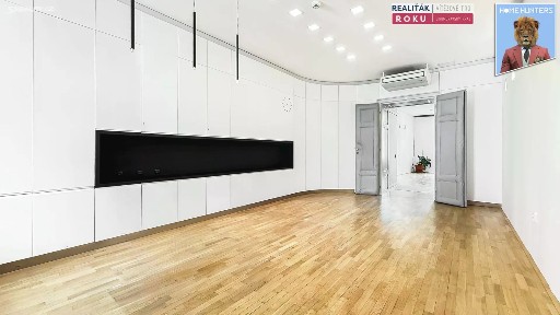 Pronájem kanceláře 584 m²