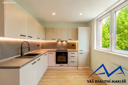 Prodej bytu 3+1 60 m² Šimáčkova, Ostrava - Mariánské Hory