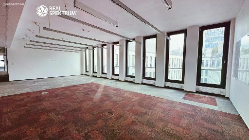 Pronájem kanceláře 374 m²