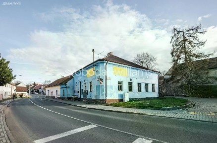 Prodej kanceláře 695 m²