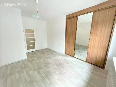 Pronájem bytu 1+1 37 m² Hradecká, Praha - Vinohrady