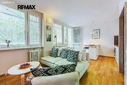 Pronájem bytu 1+kk 35 m² Strašnická, Praha - Hostivař