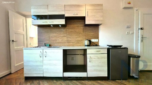 Pronájem bytu 1+kk 20 m² V Holešovičkách, Praha - Libeň