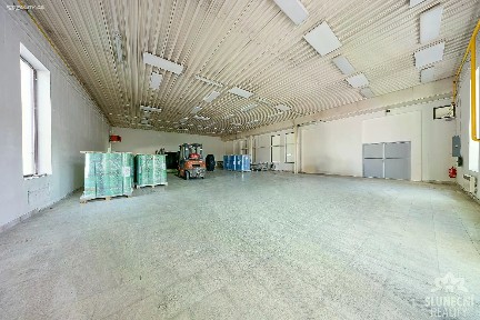 Pronájem skladového prostoru 242 m²