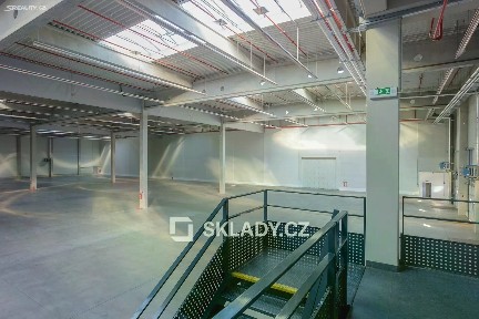 Pronájem skladového prostoru 8712 m²