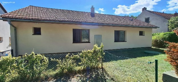 Dvorek, Omice