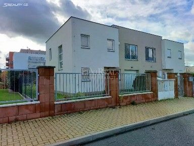 Pronájem rodinného domu 154 m², pozemek 404 m² Škarvadova, Praha - Letňany