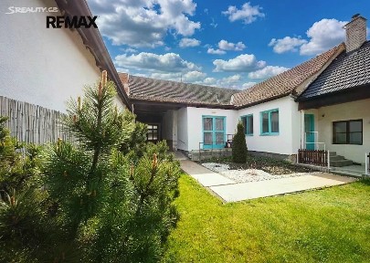Pronájem bytu 3+kk 77 m² Mělčany