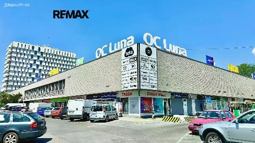 Pronájem obchodního prostoru 687 m²