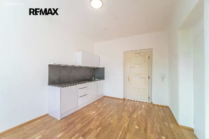 Pronájem bytu 1+kk 19 m² nám. Arnošta z Pardubic, Český Brod
