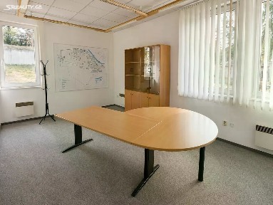 Pronájem kanceláře 800 m²