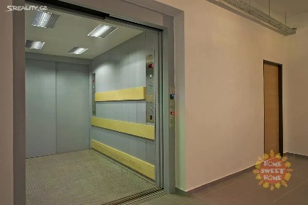 Pronájem kanceláře 21 m² Ve žlíbku, Praha - Horní Počernice