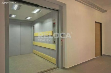 Pronájem skladového prostoru 77 m² Ve žlíbku, Praha - Horní Počernice