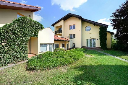 Pronájem kanceláře 454 m²