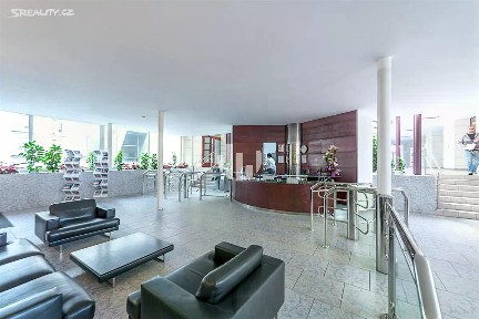 Pronájem kanceláře 290 m²