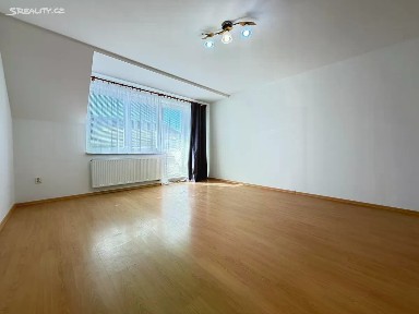 Pronájem bytu 1+kk 32 m² nám. 3. května, Otrokovice