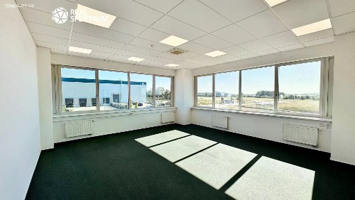 Pronájem kanceláře 600 m²