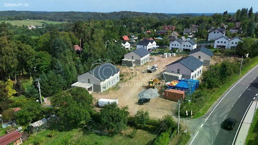 Benešovská, Kamenice - Ládví