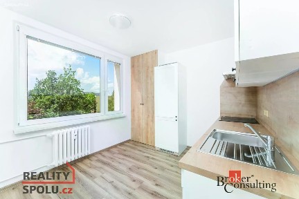 Pronájem bytu 1+1 36 m² Pod Zámečkem, Hradec Králové - Nový Hradec Králové