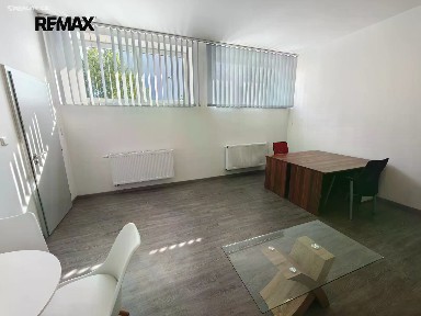 Pronájem kanceláře 65 m² Praha - Malešice