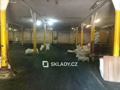 Pronájem skladového prostoru 740 m²