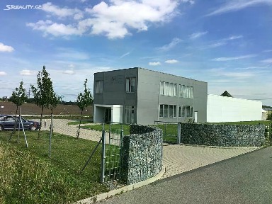 Prodej obchodního prostoru 1000 m²