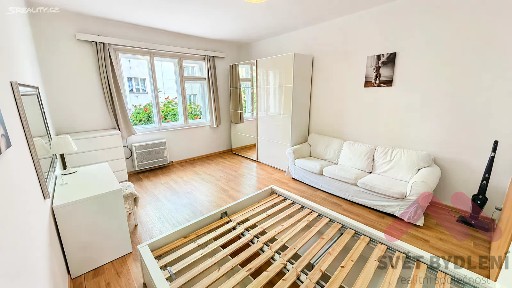 Pronájem bytu 1+kk 30 m² Brtnická, Praha - Michle