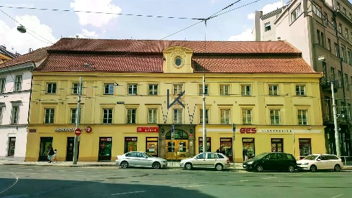 Pronájem kanceláře 424 m²