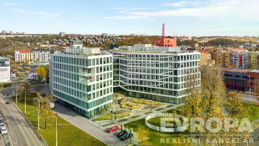Pronájem kanceláře 670 m²