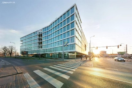 Pronájem kanceláře 824 m²