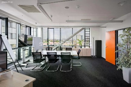 Pronájem kanceláře 338 m²