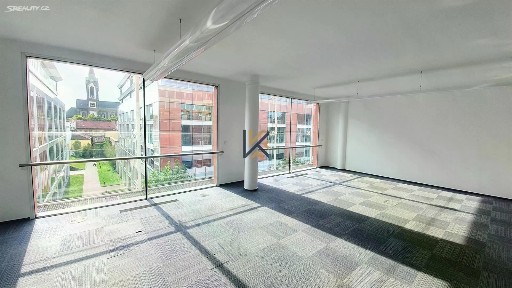 Pronájem kanceláře 821 m²