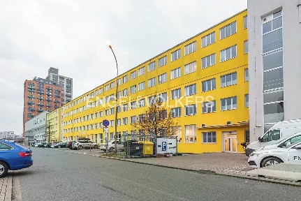 Pronájem kanceláře 516 m²