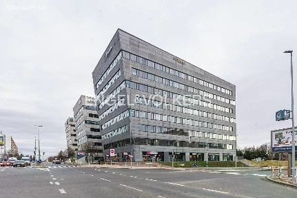 Pronájem kanceláře 606 m²