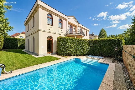 Pronájem vily 243 m², pozemek 387 m²