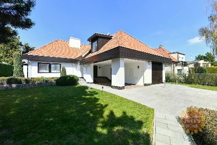 Pronájem rodinného domu 417 m², pozemek 1208 m²