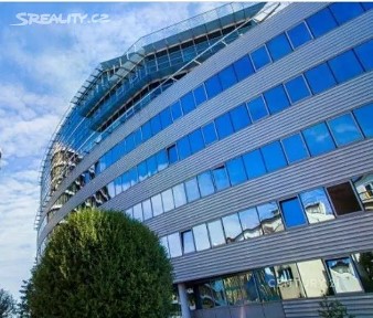 Pronájem kanceláře 883 m²