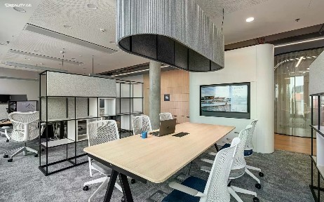 Pronájem kanceláře 932 m²