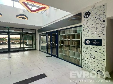 Pronájem obchodního prostoru 102 m²