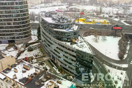 Pronájem kanceláře 883 m²
