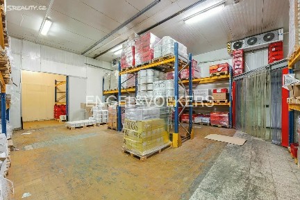 Pronájem skladového prostoru 1050 m²