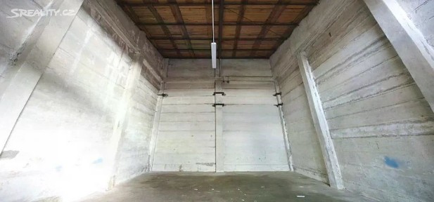 Pronájem skladového prostoru 158 m² Ve žlíbku, Praha - Horní Počernice