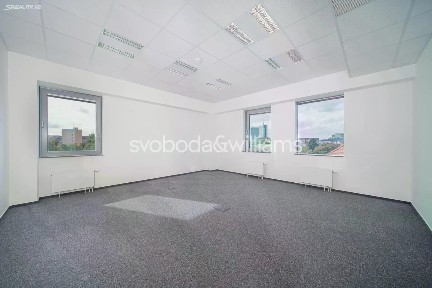 Pronájem kanceláře 386 m²