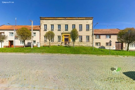 Prodej komerční nemovitosti 900 m²